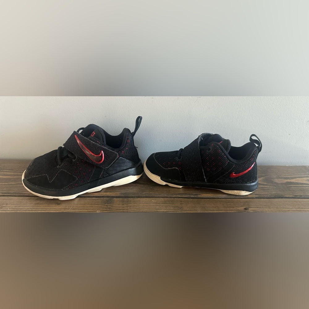 Nike LeBron James XIV (TD) Black/Red Toddler Boy's Sneakers| Size 6C 859470-004 - Picture 4 of 5